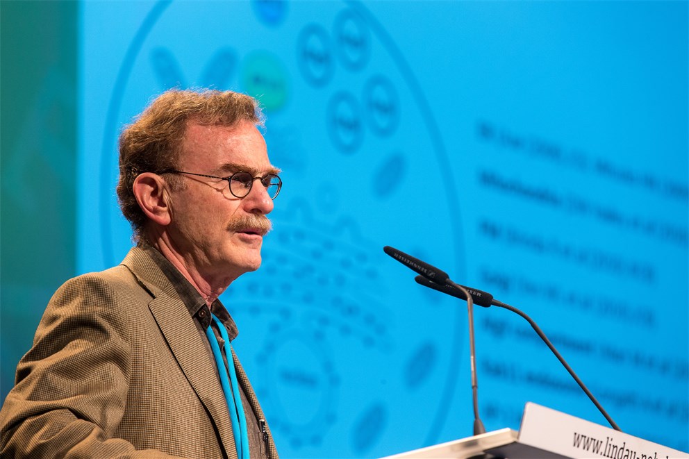 Randy Schekman holding his lecture "Genes and Proteins that Control Secretion and Autophagy" at the 64th Meeting. 