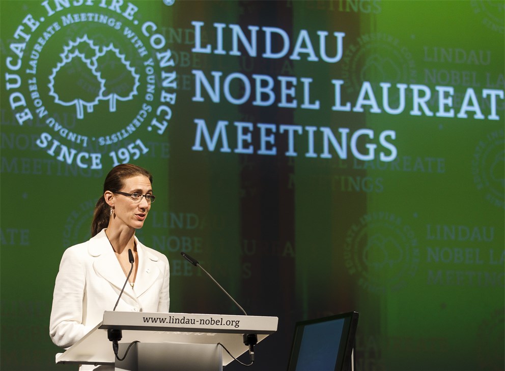 Countess Bettina Bernadotte welcoming the guests at the 5th Lindau Nobel Laureate Meeting on Economic Sciences. 
