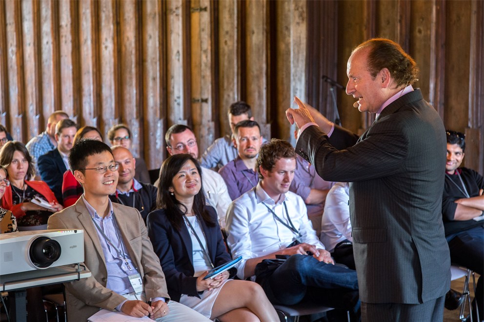 Robert C. Merton holding a discussion session at the 5th Lindau Meeting on Economic Sciences.