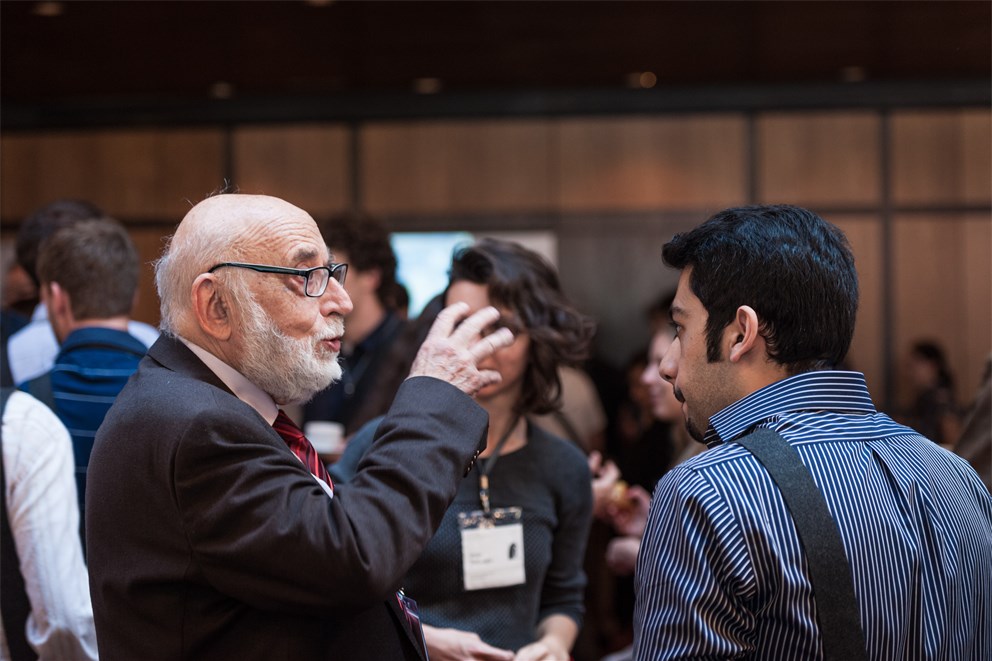 François Englert in discussion with a young scientist at the 65th Lindau Nobel Laureate Meeting.