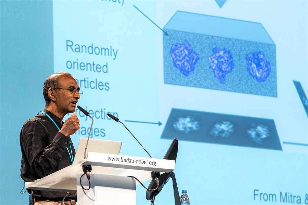 Venkatraman Ramakrishnan delivering his lecture 'Seeing is Believing - A Hundred Years of Visualizing Molecules'.