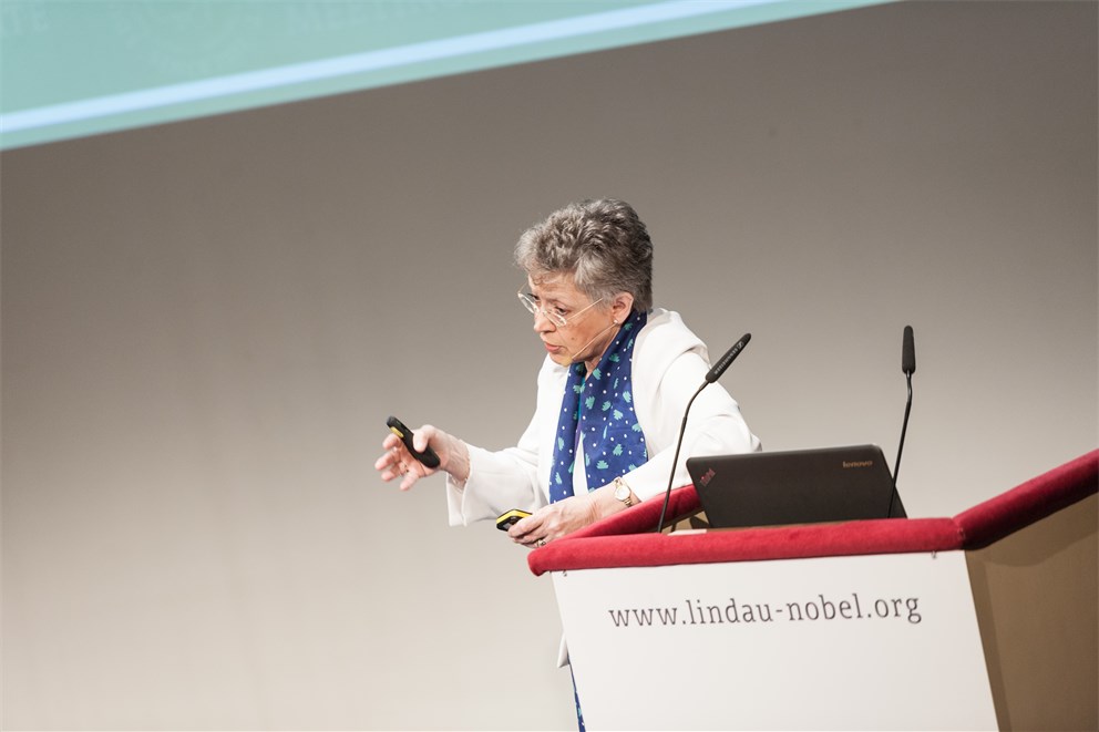 Françoise Barré-Sinoussi holding his lecture "Translational Science on Viral Infectious Diseases: From Louis Pasteur to Today".