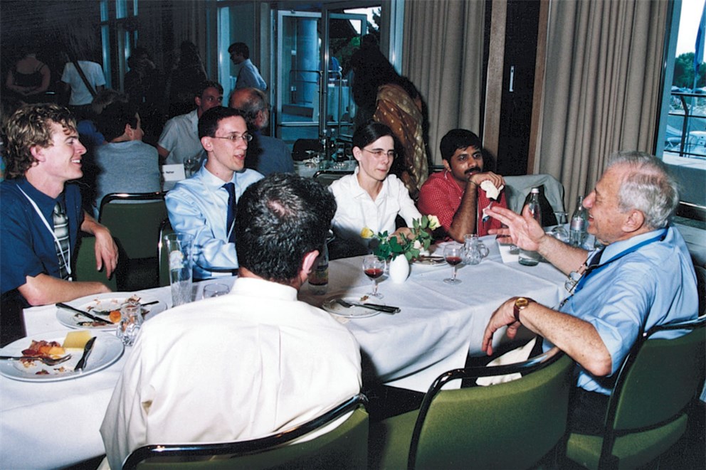 Rudolph Marcus in discussion with Young Scientists at the 2003 Lindau Meeting