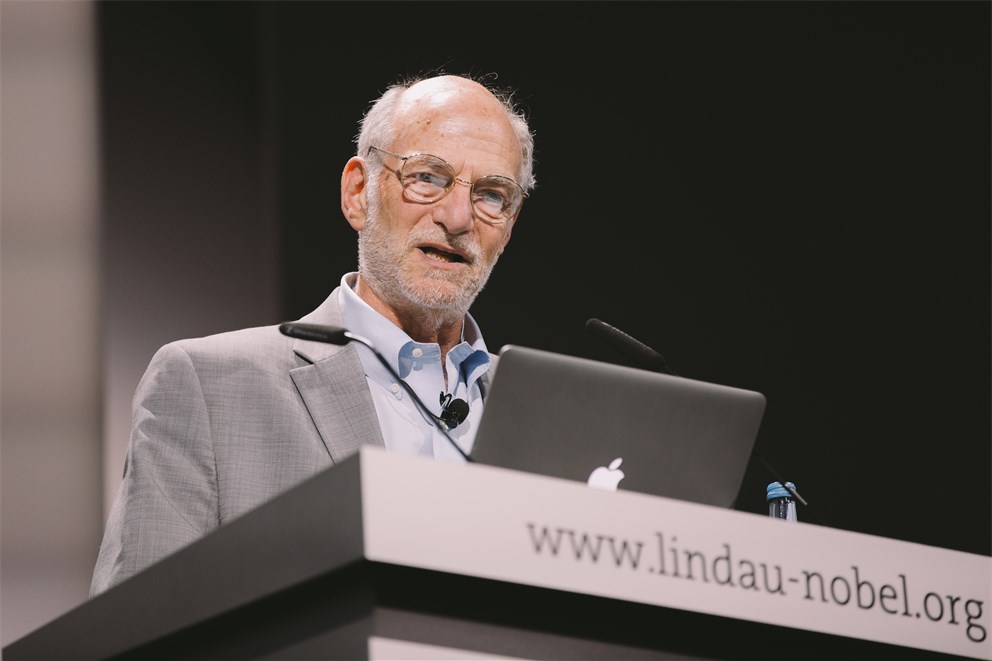 Michael Rosbash holding his lecture on 'The Circadian Rhythm Story: Past, Present and Future'