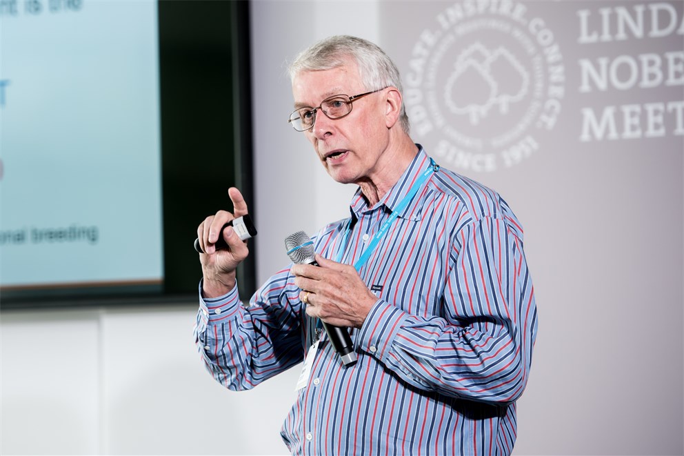 John Walker holding his presentation "Microbial Drug Resistance" at the 68th Lindau Nobel Laureate Meeting