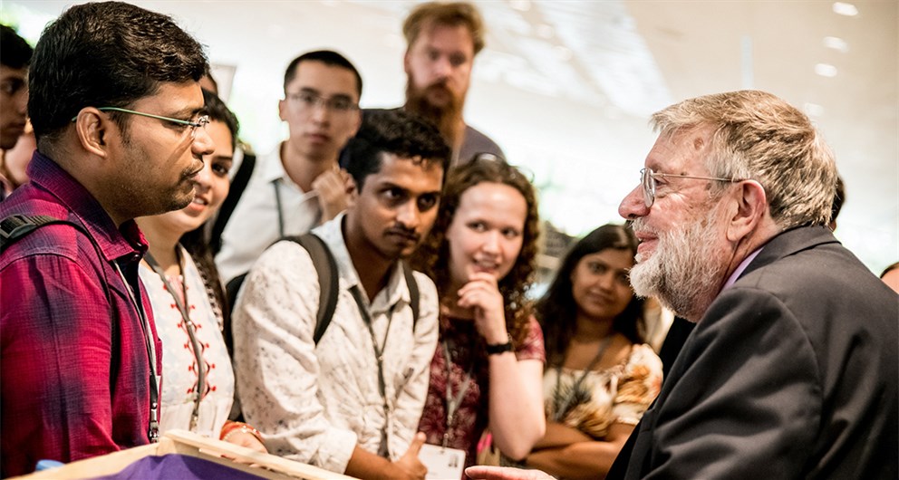 William D. Phillips in discussion with young scientists