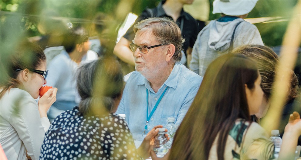 Science Picnic at Mainau Island, with George Smoot in discussion with young scientists