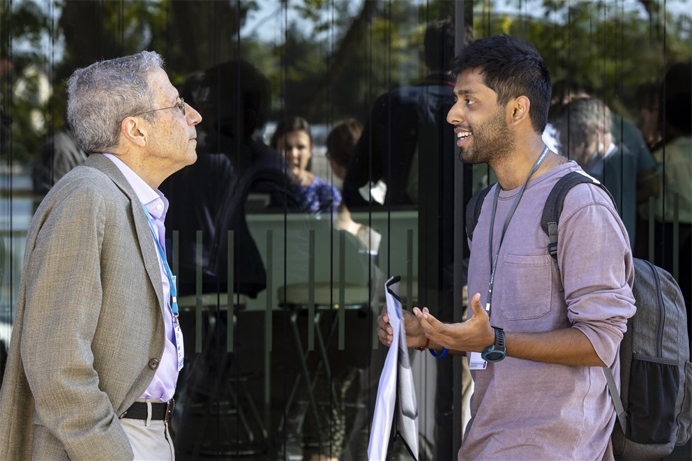 Eric S. Maskin conversing with a Young Economist at the 7th Lindau Meeting on Economic Sciences.