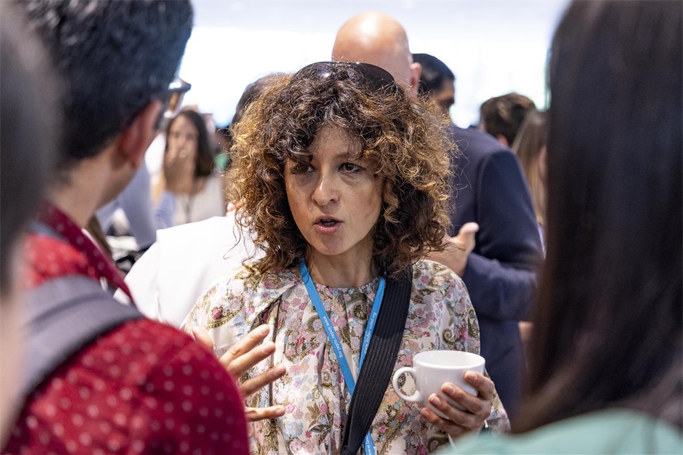 Emmanuelle Charpentier conversing with Young Scientists